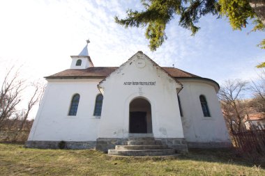 Romanya 'nın Sanzieni kentinde küçük bir şapel