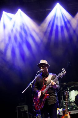 Sahnede müzisyenler