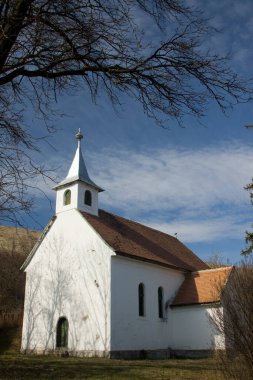 Romanya 'nın Sanzieni kentinde küçük bir şapel