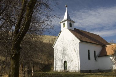 Romanya 'nın Sanzieni kentinde küçük bir şapel