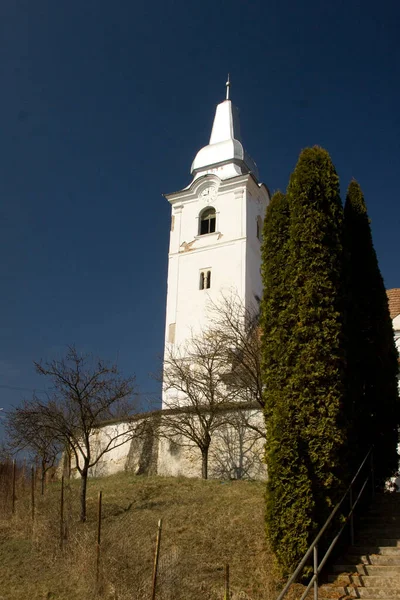 Malowniczy Widok Starą Fasadę Kościoła — Zdjęcie stockowe