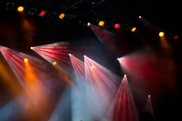 Renkli Işıklandırmalı Konser Sahnesi — Stok fotoğraf