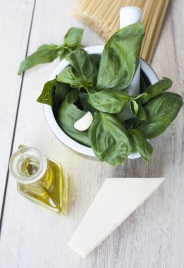 malzemeler pesto alla Cenova - fesleğen, parmesan, sarımsak, zeytinyağı