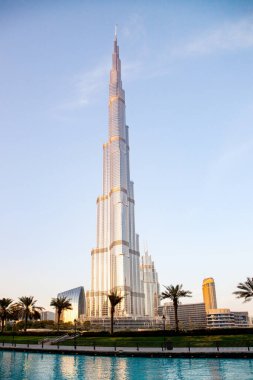 DUBAI, BAE - Şubat 2018: Burj Halife ile Dubai silueti