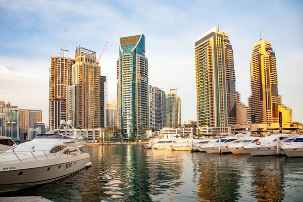 Dubai Uae February 2018 Вид Сучасних Хмарочосів Сяють Світлі Сходу — стокове фото