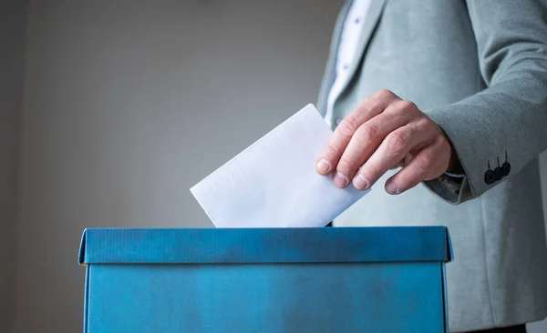 Manlig Hand Som Röstar Omröstningen — Stockfoto