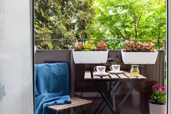 Licht Klein Appartement Terras Zomer Met Bloemen Salontafel — Stockfoto