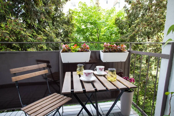 Bright Small Apartment Terrace Summer Flowers Coffee Table — Stock Photo, Image