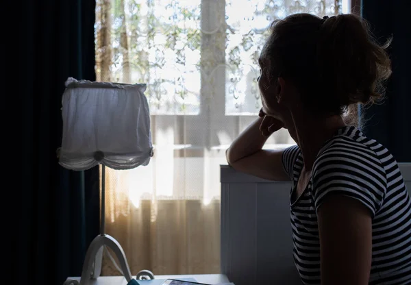 Silhouette Donna Comodino Tenendo Testa Salute Mentale — Foto Stock