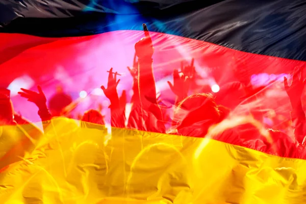 Football Fans Support Germany Πλήθος Πανηγυρίζει Στο Γήπεδο Υψωμένα Χέρια — Φωτογραφία Αρχείου