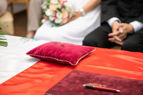 Wedding Background Couple Holding Hands — Stock Photo, Image