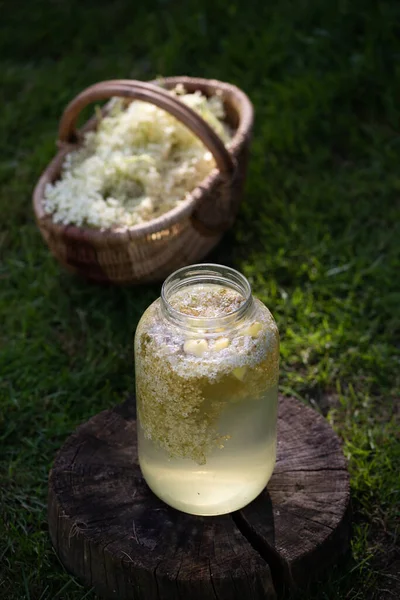 Elderflower Şurubu Limon Ile Cam Yapılan — Stok fotoğraf