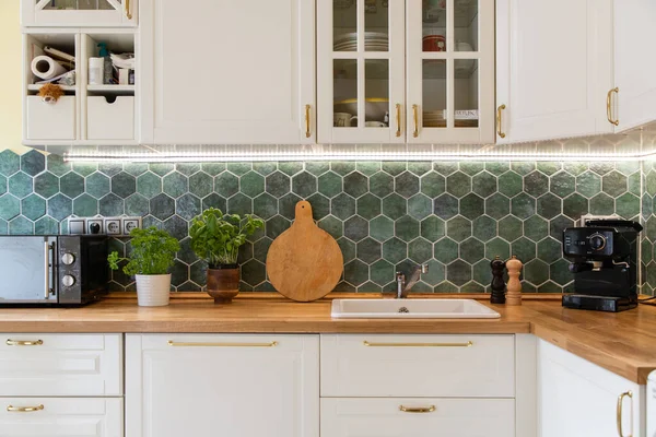 Moderne Keuken Interieur Met Witte Meubels Home Achtergrond — Stockfoto