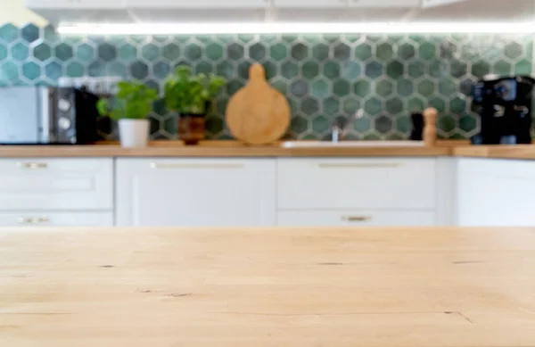 キッチンインテリアと木の机の空間背景 — ストック写真