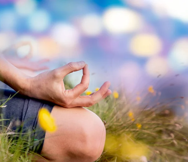 Mãos Mulher Meditando — Fotografia de Stock