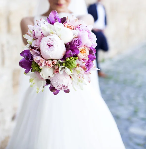 Schöner Hochzeitsstrauß — Stockfoto