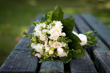 Güzel beyaz düğün buketi 