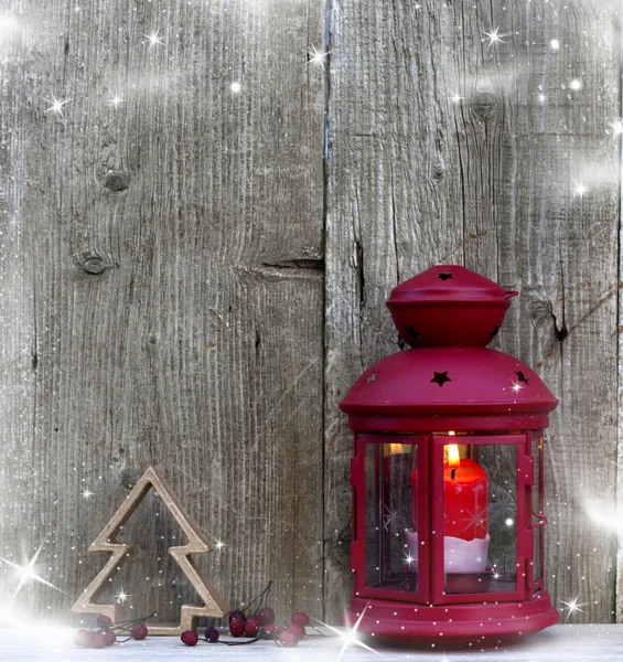 Linterna de Navidad sobre fondo rústico de madera —  Fotos de Stock