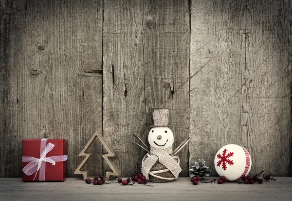 Décorations de Noël sur fond bois rustique — Photo