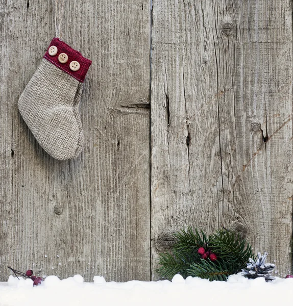 Decoraciones navideñas sobre fondo rústico de madera — Foto de Stock