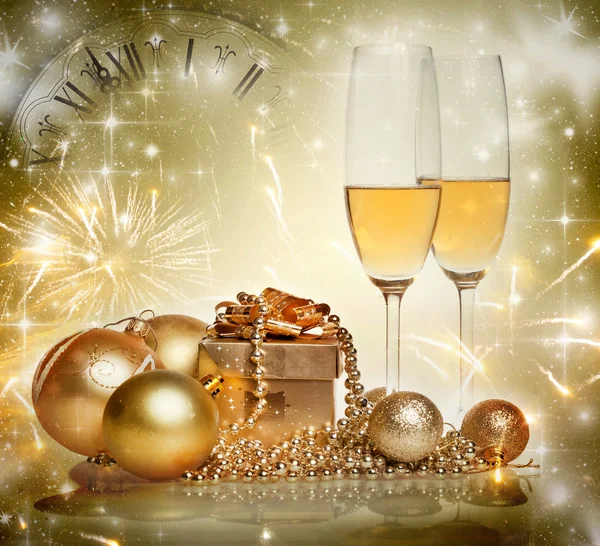 Toasting with champagne glasses on sparkling holiday background — Stock Photo, Image