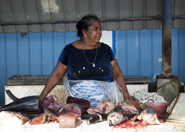 COLOMBO, SRI LANKA - DECEMBER 31: Unidentified sellers at the ea — Stock Photo, Image