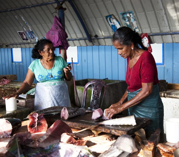 COLOMBO, SRI LANKA - DECEMBER 31: Unidentified sellers at the ea — Stock Photo, Image