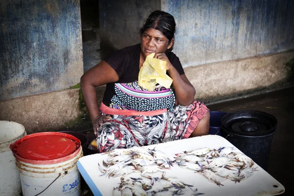 COLOMBO, SRI LANKA - DECEMBER 31: Unidentified sellers at the ea — Stock Photo, Image