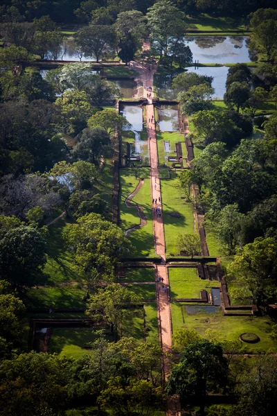 Vista dalla fortezza rocciosa del Leone di Sigiriya nello Sri Lanka — Foto Stock