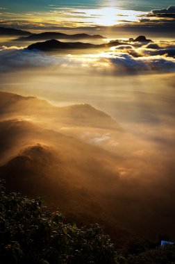 Şaşırtıcı gündoğumu Sri Pada gördüm