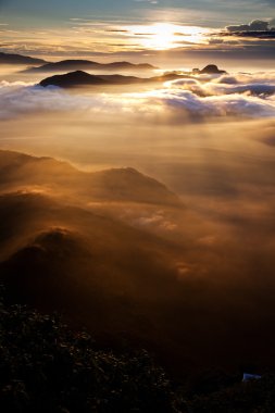 Şaşırtıcı gündoğumu Sri Pada gördüm