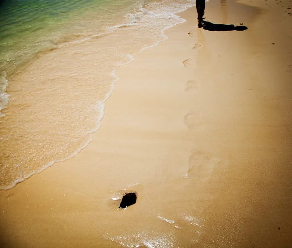 Voetafdrukken op strand — Stockfoto