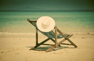 Egzotik plaj tatil arka plan beyaz nefretle plaj sandalyesi ile