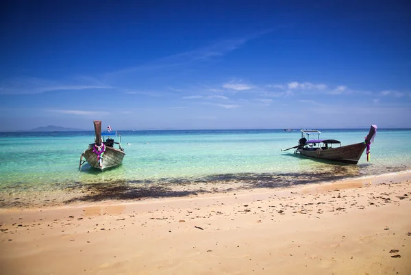 Longtail boats on the beautiful beach, Thailand — Stock Photo, Image