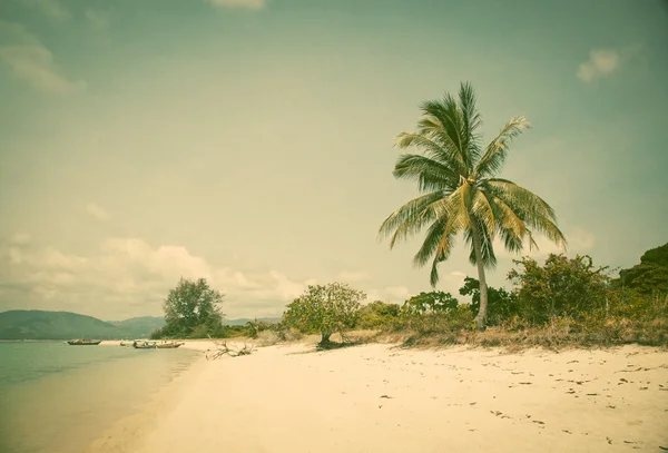 Gyönyörű trópusi beach, Thaiföld - retro stílusú képeslap — Stock Fotó