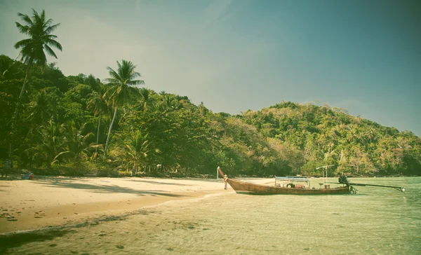 Beautiful tropical beach, Thailand - retro style postcard — Stock Photo, Image