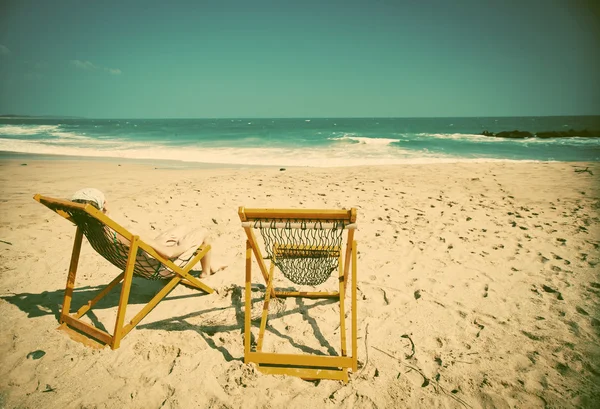 Playa tropical virgen con barco de pesca en Sri Lanka — Foto de Stock