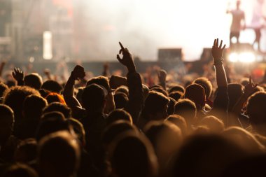 Konserde kalabalık