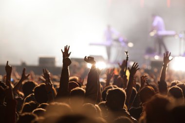 Konserde kalabalık