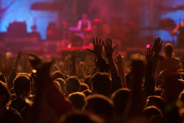 Konserde kalabalık