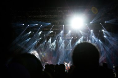 Konserde kalabalık