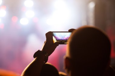 Konserde kalabalık