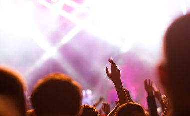 Konserde kalabalık