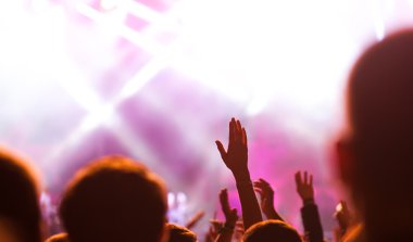 Konserde kalabalık
