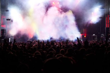 Konserde kalabalık