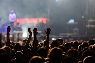 Konserde kalabalık