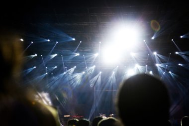 Konserde kalabalık