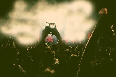 Kalabalık konser - retro tarzı fotoğraf