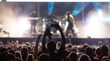 Konserde kalabalık