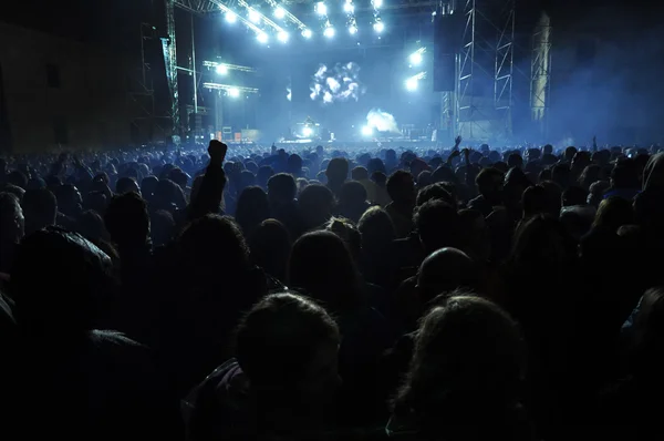 Folkmassa vid konsert — Stockfoto